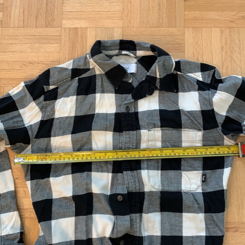TNA black & white checkered plaid shirt - Picture 6 of 8